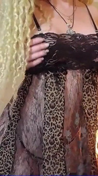 Himiliation perdedora se masturba para mi dedo medio