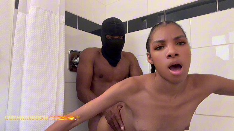 Onlyfanscushkingdom1: Escenas de sexo en la ducha!