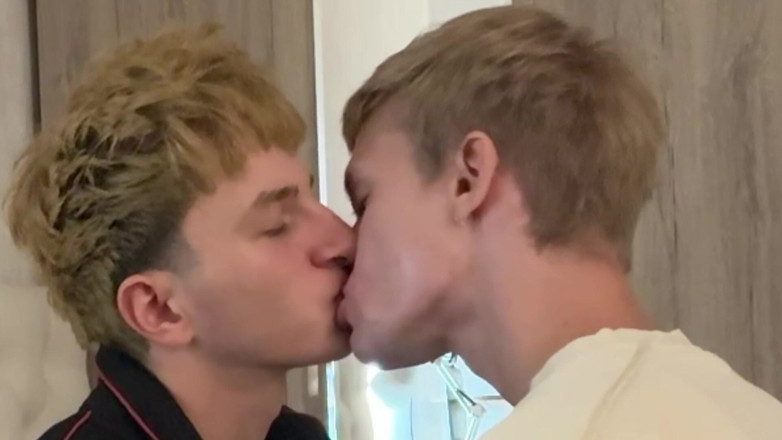 Ethan Lestray: Parte 1 Jugoso, Par Apesta Al Hermanastro Grande