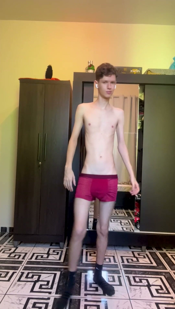 Kedoimath: Skinny Jaw Cracks with Cock Size