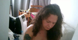Nikki Montero: Cambio vestito sul mio show webcam, mi sto eccitando