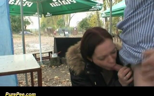 Pure Pee: Outdoor-pissen und blowjob
