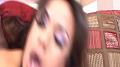 VHS-Vixxxen: Kemaluannya yang besar menggerudi jauh ke dalam lubangnya