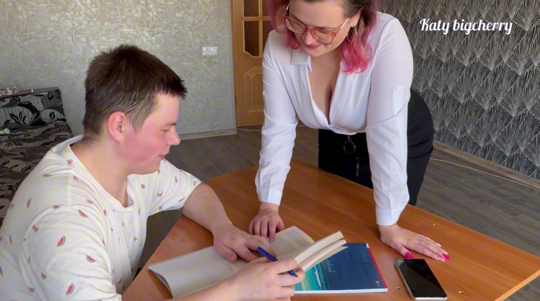 Katybigcherry: Mein lehrer sah meinen harten schwanz nach dem unterricht und...