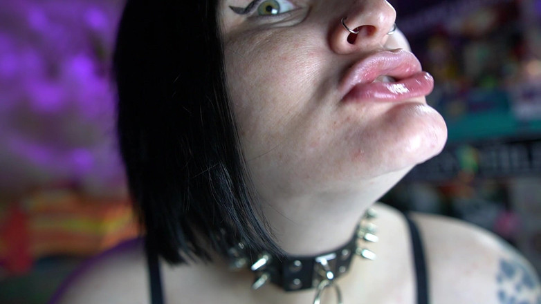 GothBunny6669: Seksi gotik protezleriyle oynuyor