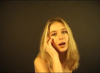 Flash Model Amateurs: Une blonde en lingerie sexy
