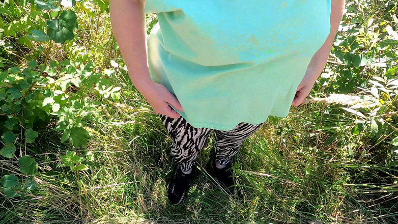 Bouncy Tits Action: Boobs Clapping on the Meadow