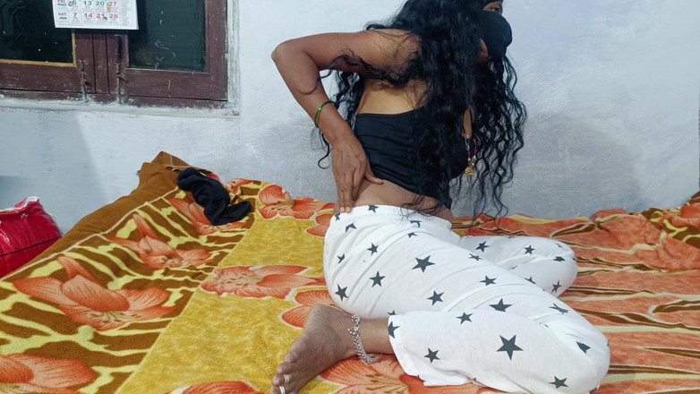 YourAnitha: Indická sexy manželka Domácí lízání prsou Lisování kouření Fuking