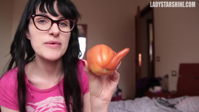 Lady Mesmeratrix Official: Pea cherry tomato to play with