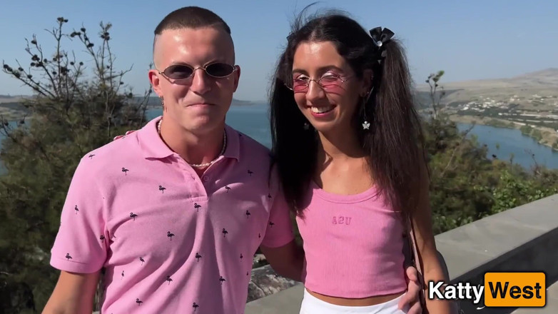 Katty West: Brincando com Barbie e Ken se transformou em um trio...