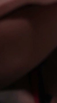 美丽的黑巧克力女士融化在他的天然巨乳激情的放纵