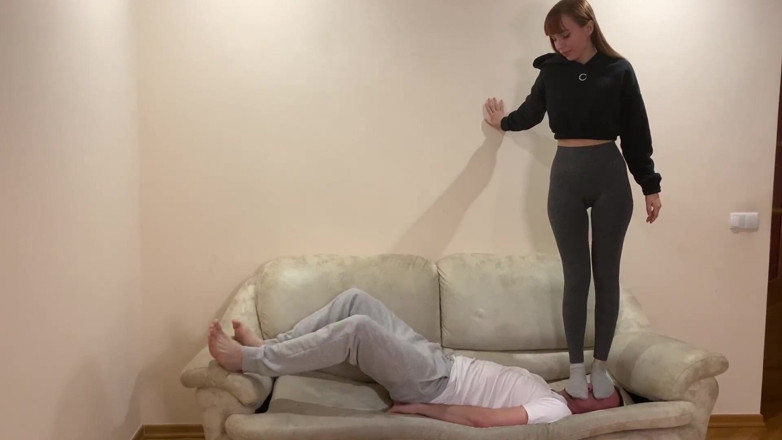 Petite Princesses Femdom: Real extreme head crush jumping trampling and full weight face...
