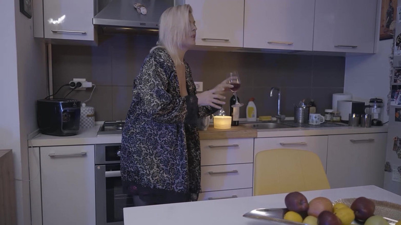 Deutschland Porno X: 隔壁的绝望家庭主妇做爱