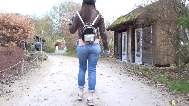 Teen Mega World: Para strzela wzajemnego orgazmu przed kamerą