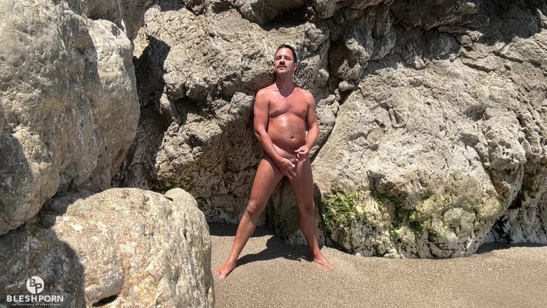 bleshporn: Tim Blesh lần đầu tiên đến thăm bãi biển Sitges