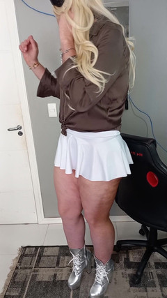 Sexy ass CDzinhafx: Menari memakai rok kecil