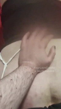 Puño duro en el coño y anal para Jaydensnake