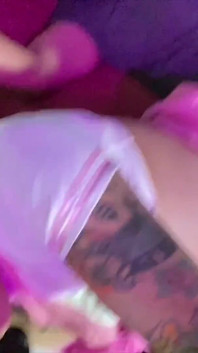 Questa ragazza trans arroccata fa deepthroat e creampie grande cazzo nero