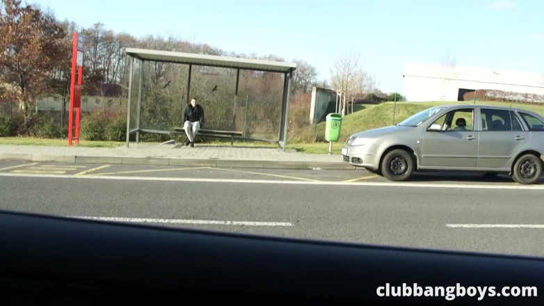 Club Bang Boys: Cute Guy Gives a Blow Job for the Cash