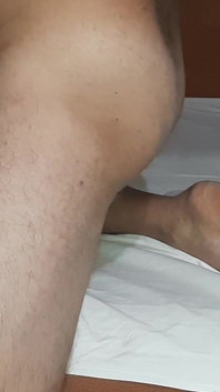 Toen ik uit de douche kwam kwam hij naar me toe ...