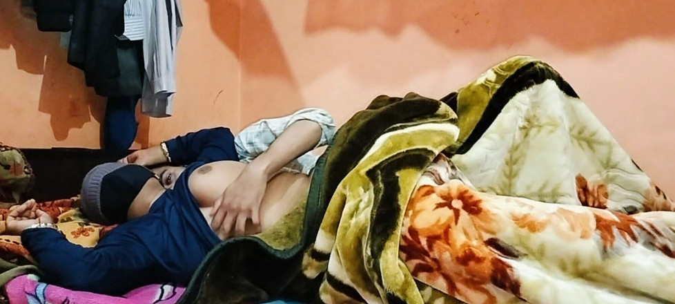 Poonam8868: Ateşli Hintli desi üvey anne sikiliyor