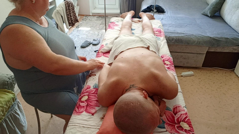 Zona901: Ibu tiri Mengurut Badan Dan Melancap Zakar Berminyak Saya