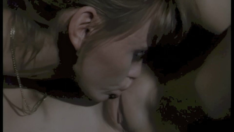 pornitaliangraffiti: Anita Blond Si Scopa La Bionda Nel Magazzino