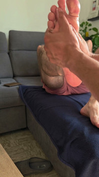 Masaje de pies de consolador peludo