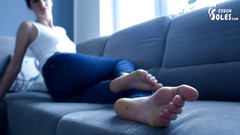 Czech Soles - foot fetish content: Nová modelka Nikol škádlí bosá, POV