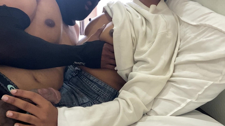 Ritu Bhabhi: Nena cachonda tuvo un gran orgasmo lamiendo sensual de tetas...