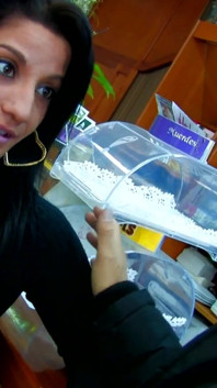 Yesenia Rock brünette mit natürlichen titten gibt einen tiefen blowjob und fickt mit Max Cortes