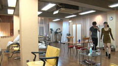 CherryBONBON: 我们的眼睛在沙龙的安静空气中不断见面