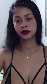 Adik tiriku daliataleboficial ngirimin aku video seru pakai lingerie hitamnya