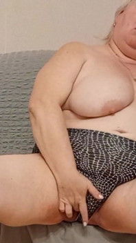 카메라 앞에서 자위하는 이웃