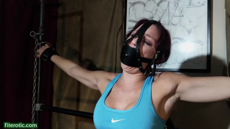 David Mack Video: Wrestler Sarah Brooke Sybian jízda