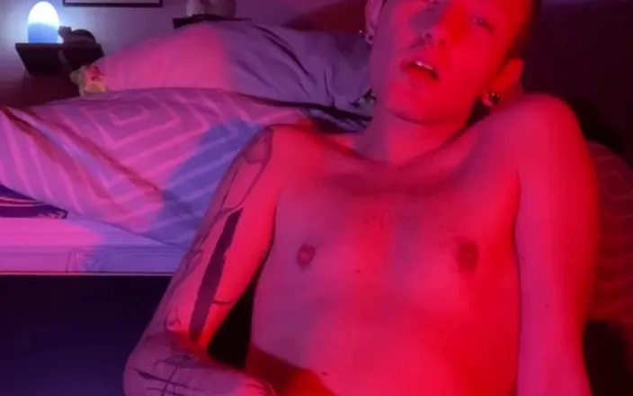 Pix Utopix: Ftm Masturbate, Fucks Pussy and Finishes with a Big Squirt