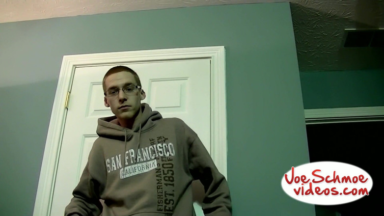 Joe Schmoe: Geeky whiteboy कुछ रस निकालती है