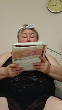 Ayudo a mi madrastra con inglés y ella me da una mamada