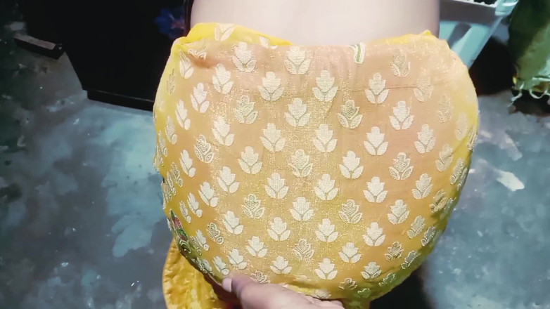 Meenashki Devi: Porno video vesnice desi bhabhi