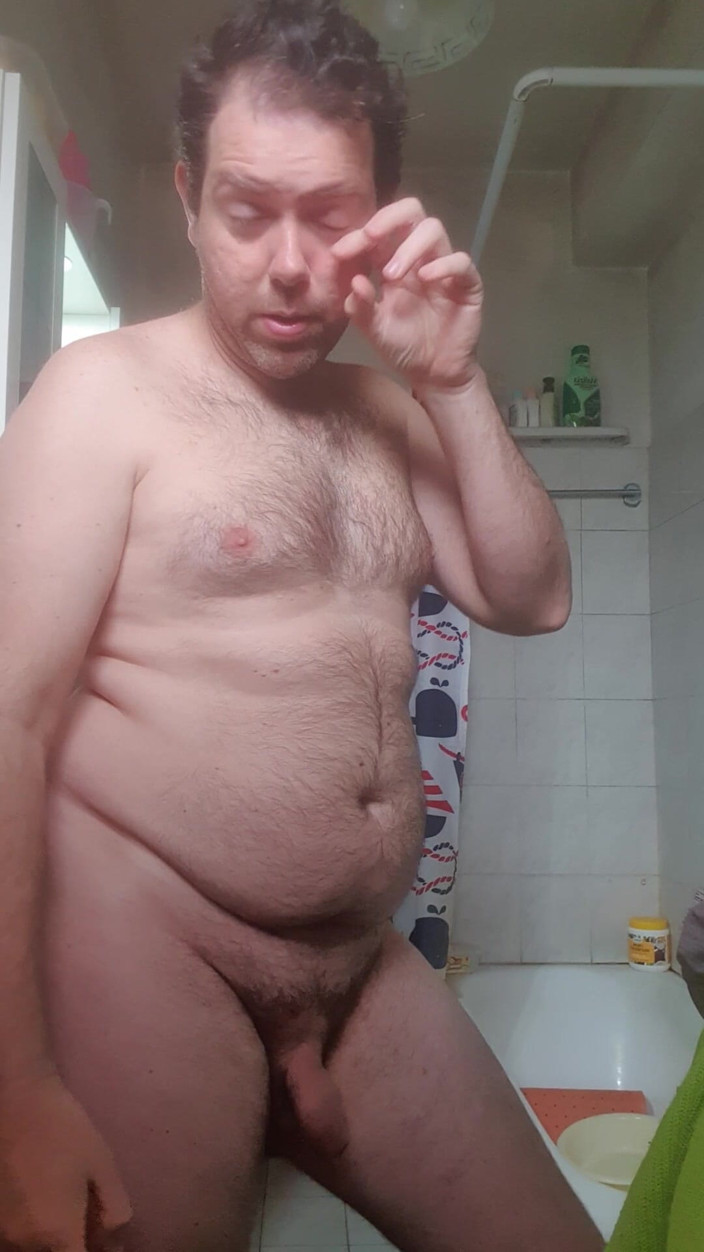 Mirko2589: Tutto nudo in casa