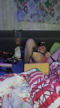 Cette femme sexy adore tromper son mari avec une grosse bite et il adore regarder ça