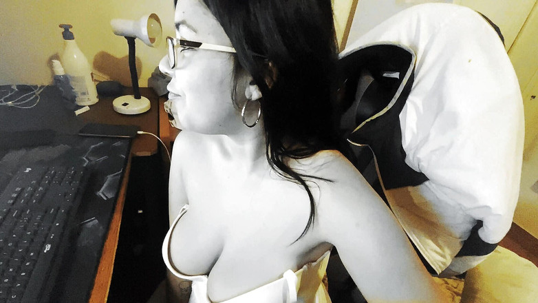 Mayay Thor X: 我射在西班牙素人网络摄像头Maya的脸上