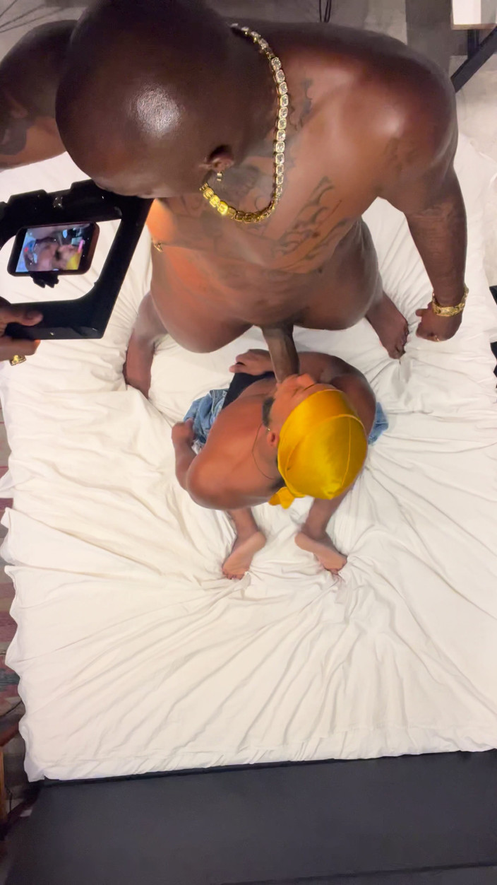 DADDYBLACKXXX: Il gran culone del patrigno nero viene scopato duramente da...