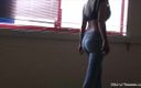 Skinz Tease: Culona milf Shelley Martin caminando en jeans