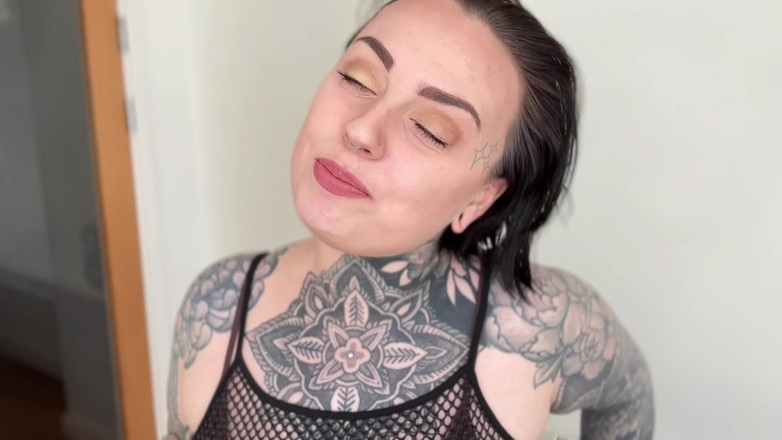 Miss Valentina: Taste Your Precum