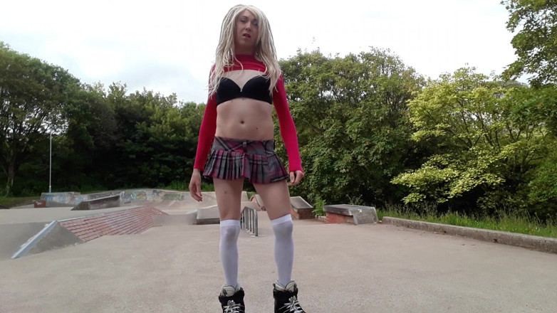 The Midnight Minx: Slutty skater girl