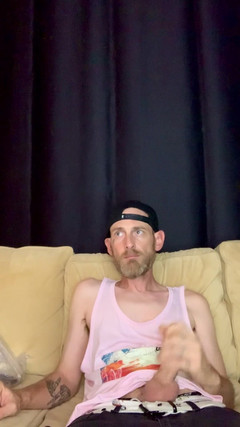 Jack_D_Stranger: Fast erwischt beim airbnb auf der couch beim streicheln