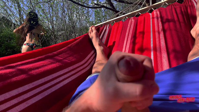 NicoleAndAlex: Můj nevlastní bratr mě špehuje a honí mi na zadek