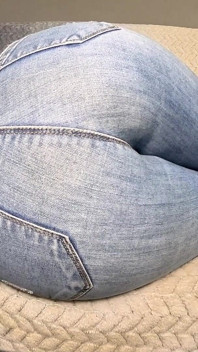 Gamba all'insù, culo fuori