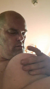 La Salope a Besoin D’une Bite Pour Ses Seins